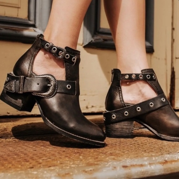 Freebird by Steven Shoes - FREEBIRD l Carsen Blackish Leather Ankle Bootie Size 8 Western Country Bo…